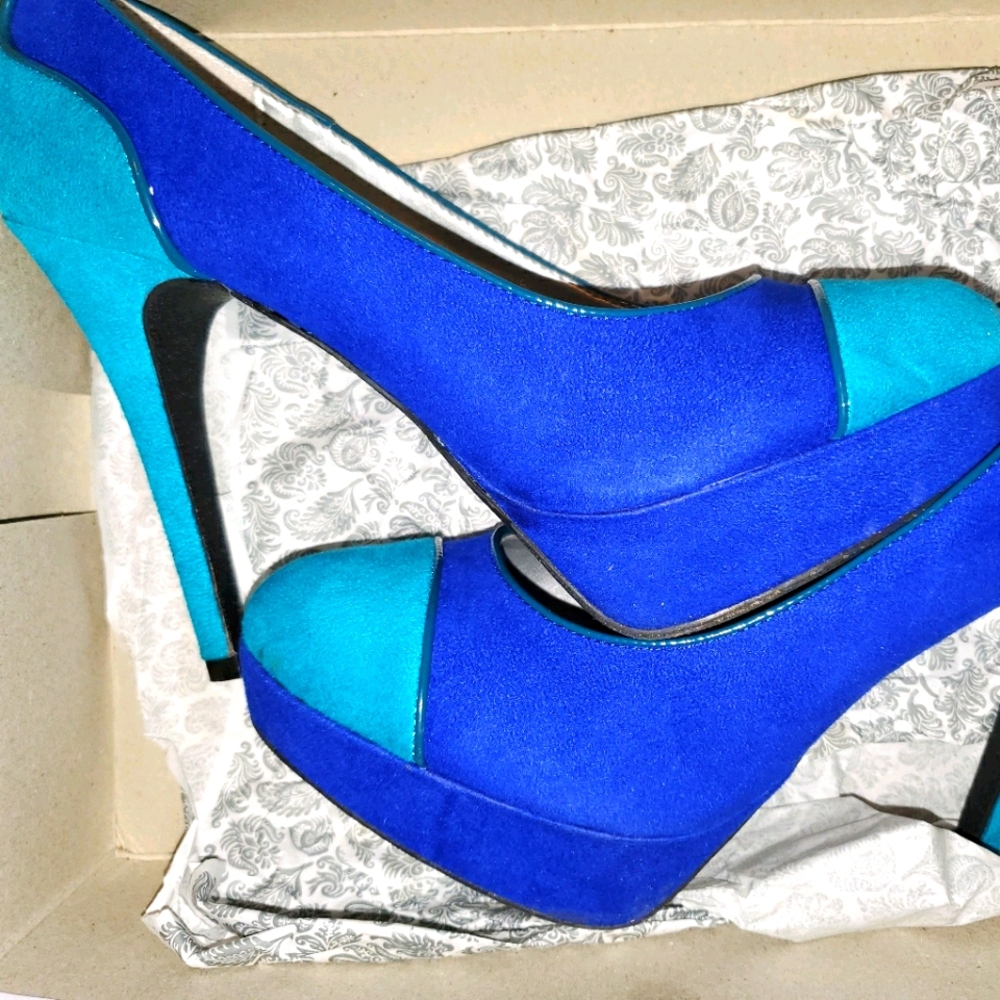 Limelight Toffee Blue heels New in the box
